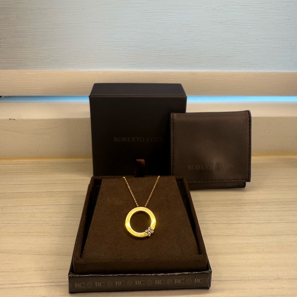 Roberto Coin 18K Gold Circle Necklace w/ Diamond Accent